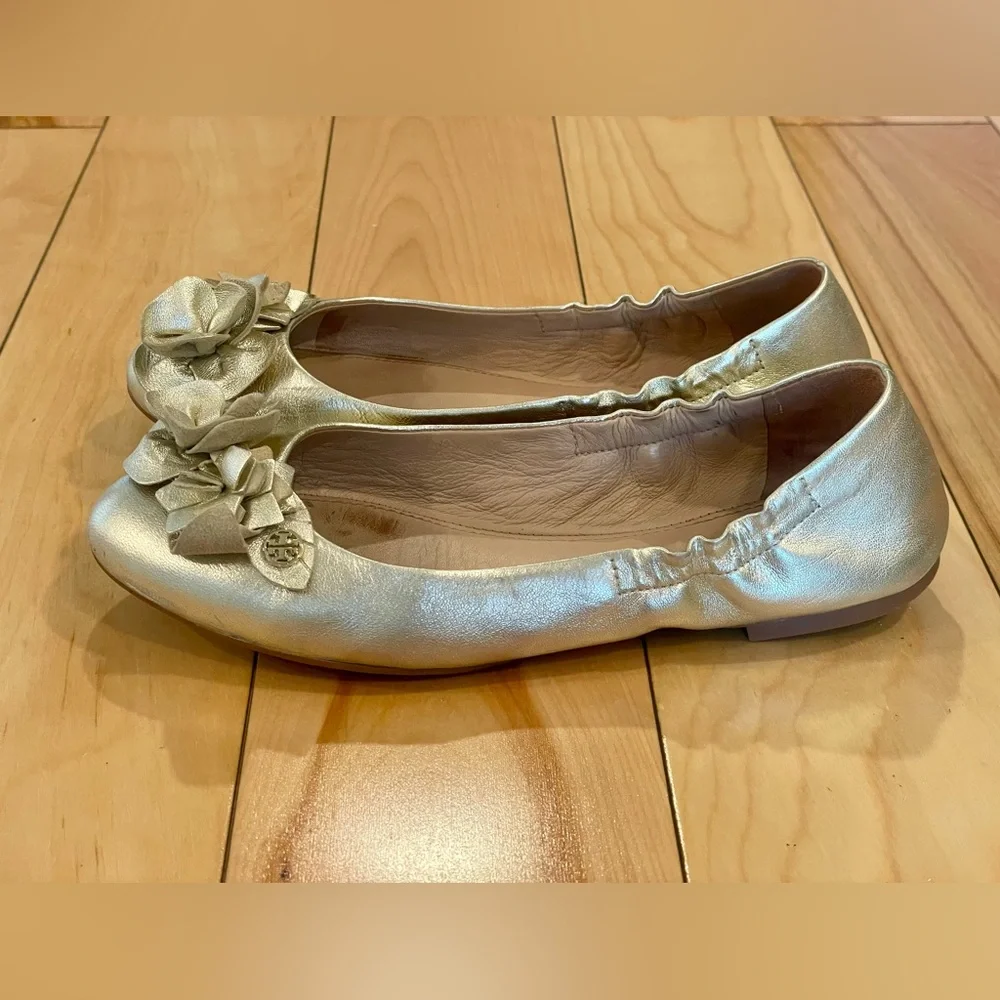 Tory Burch Blossom Ballet Flat‎ Grained Metallic in Spark Gold Size 6.5
